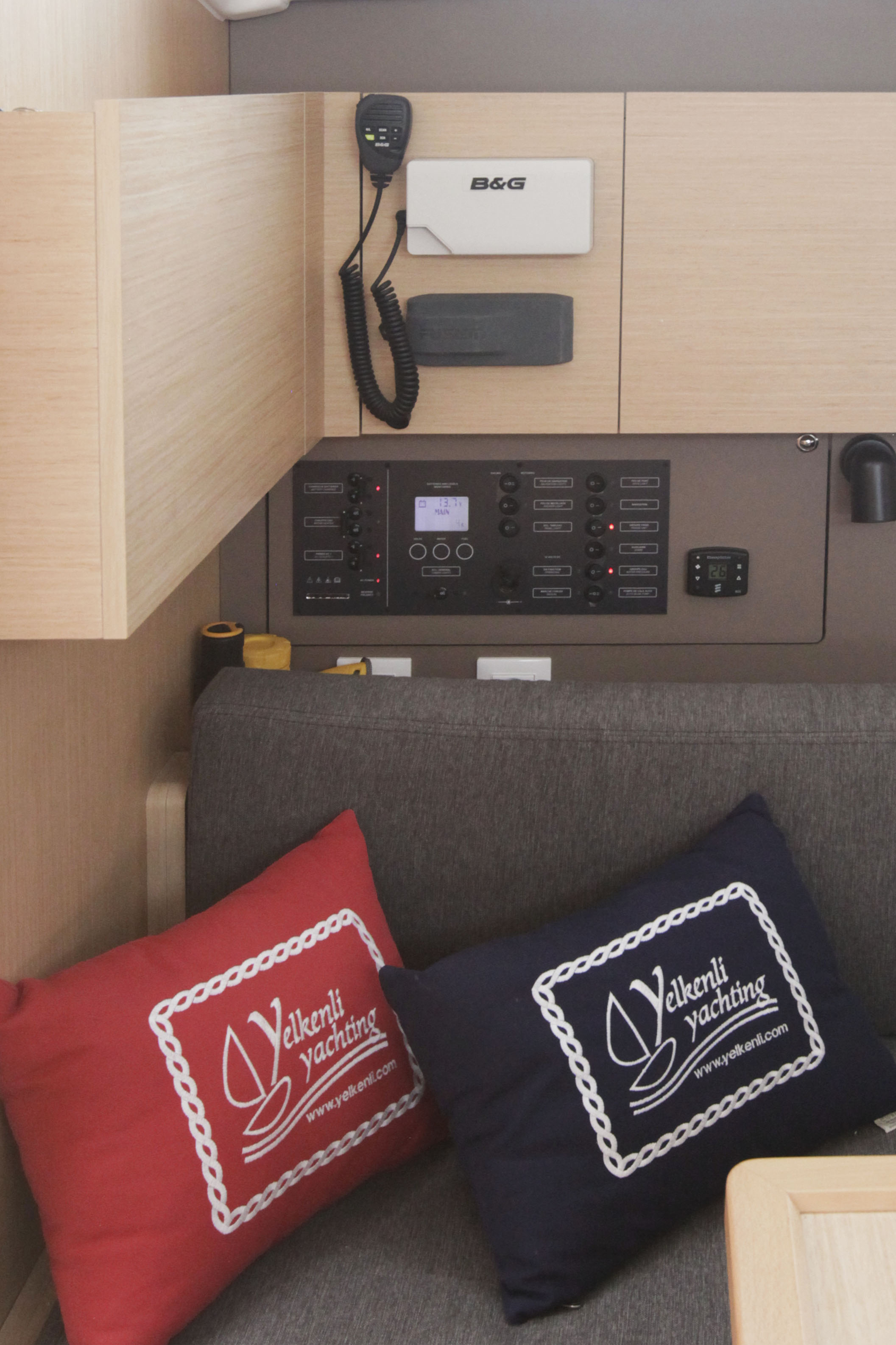 Oceanis 38.1 — photo 10