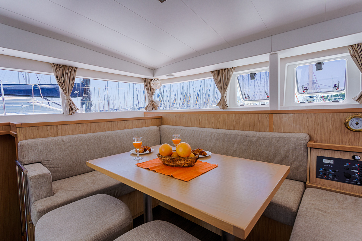 Lagoon 400 S2 — photo 3