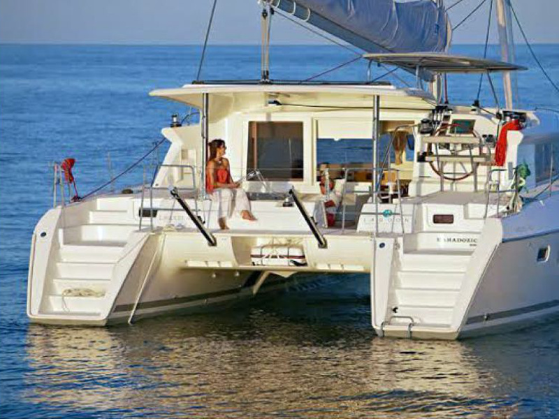 Lagoon 421 — photo 1