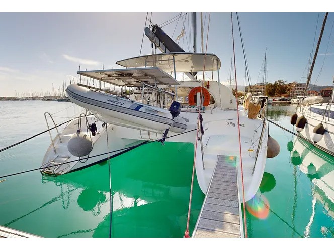 Lagoon 380 — photo 1