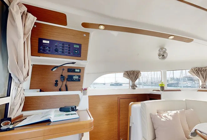 Lagoon 380 — photo 14