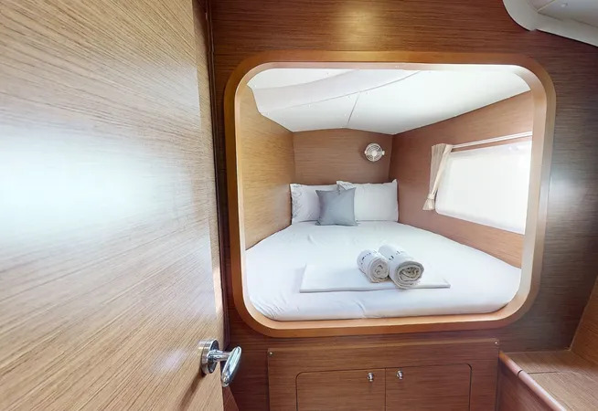 Lagoon 380 — photo 15