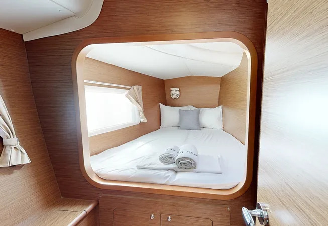 Lagoon 380 — photo 16