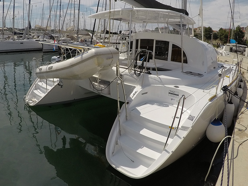 Lagoon 380 — photo 13