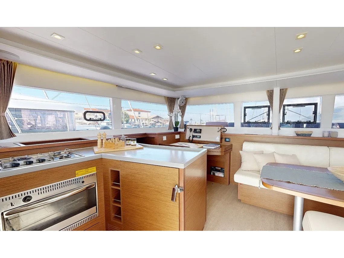 Lagoon 450 Fly — photo 6
