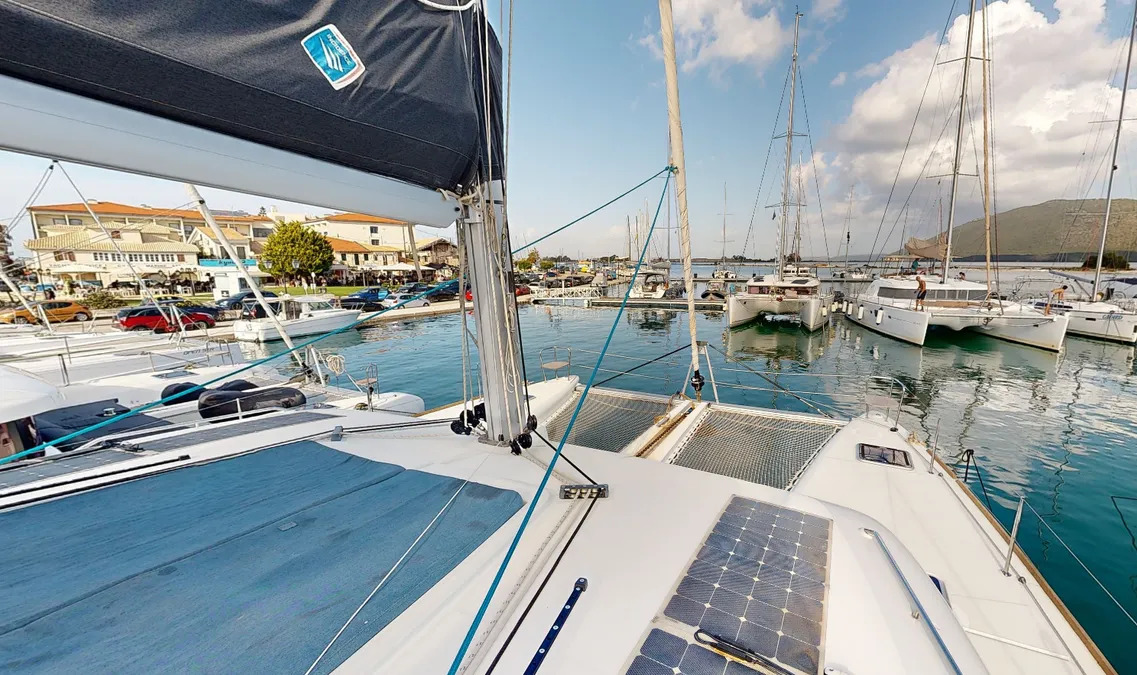 Lagoon 450 Fly — photo 4