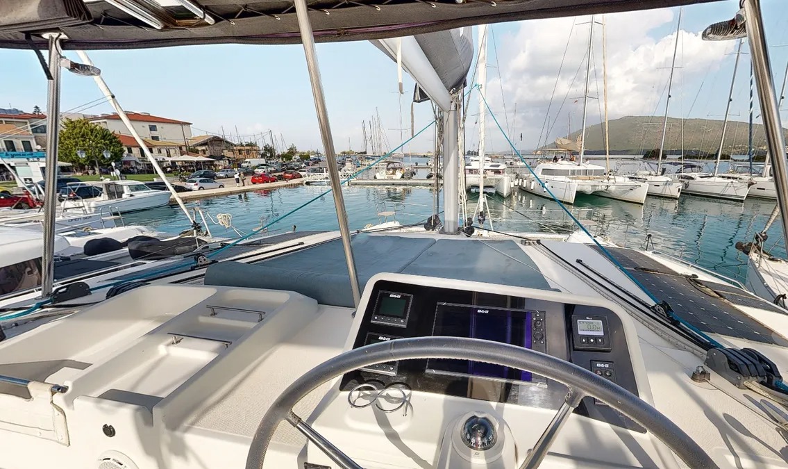 Lagoon 450 Fly — photo 17