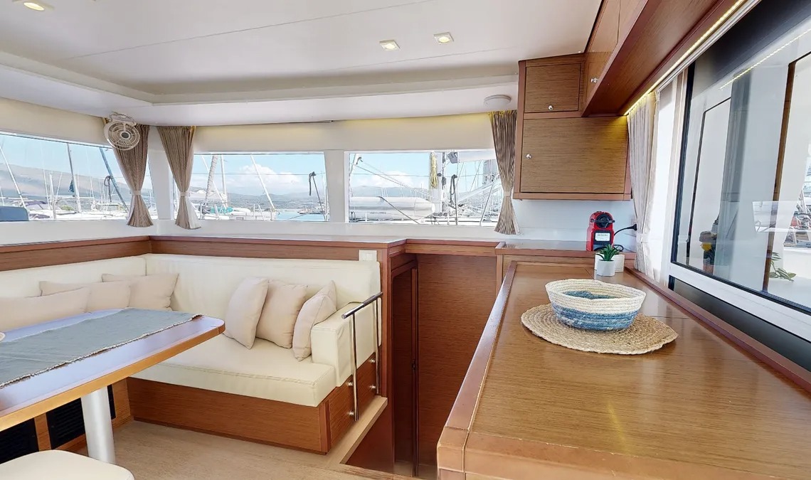 Lagoon 450 Fly — photo 2