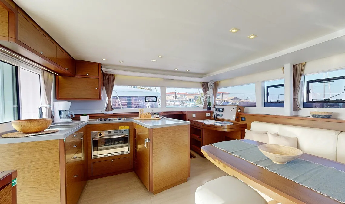 Lagoon 450 Fly — photo 12