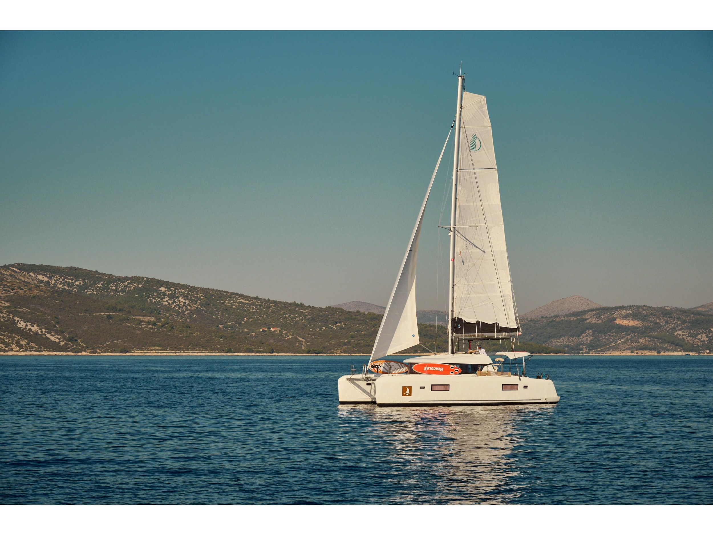 Lagoon 42 — photo 1