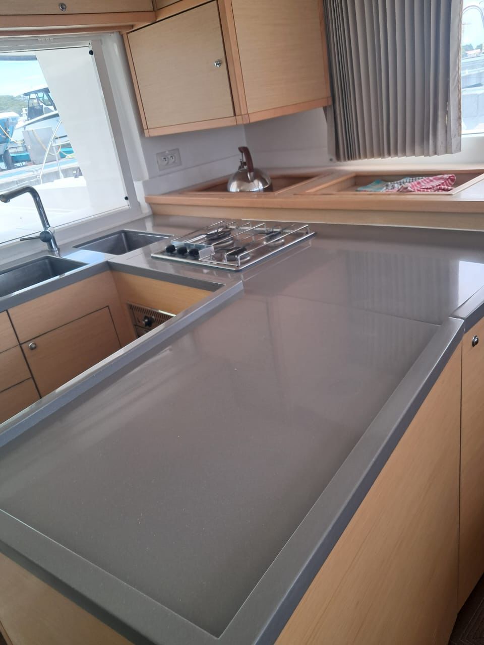 Lagoon 450 SporTop — photo 14