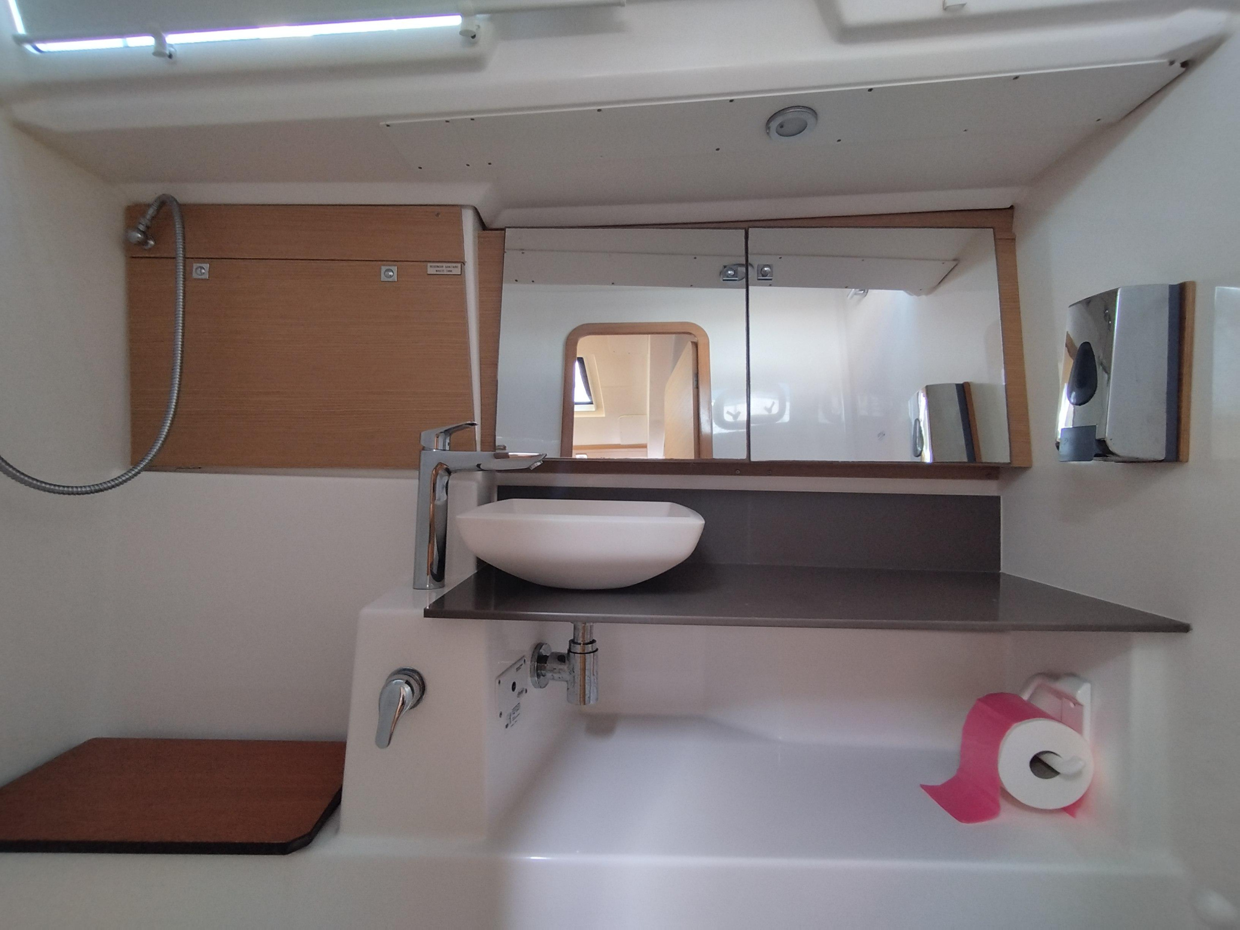 Dufour 460 Grand Large 5Cab — photo 19