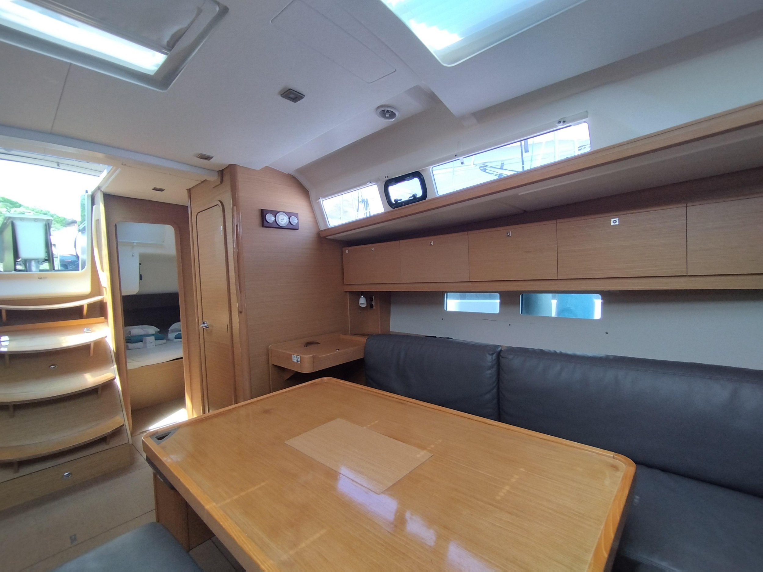 Dufour 460 Grand Large 5Cab — photo 7