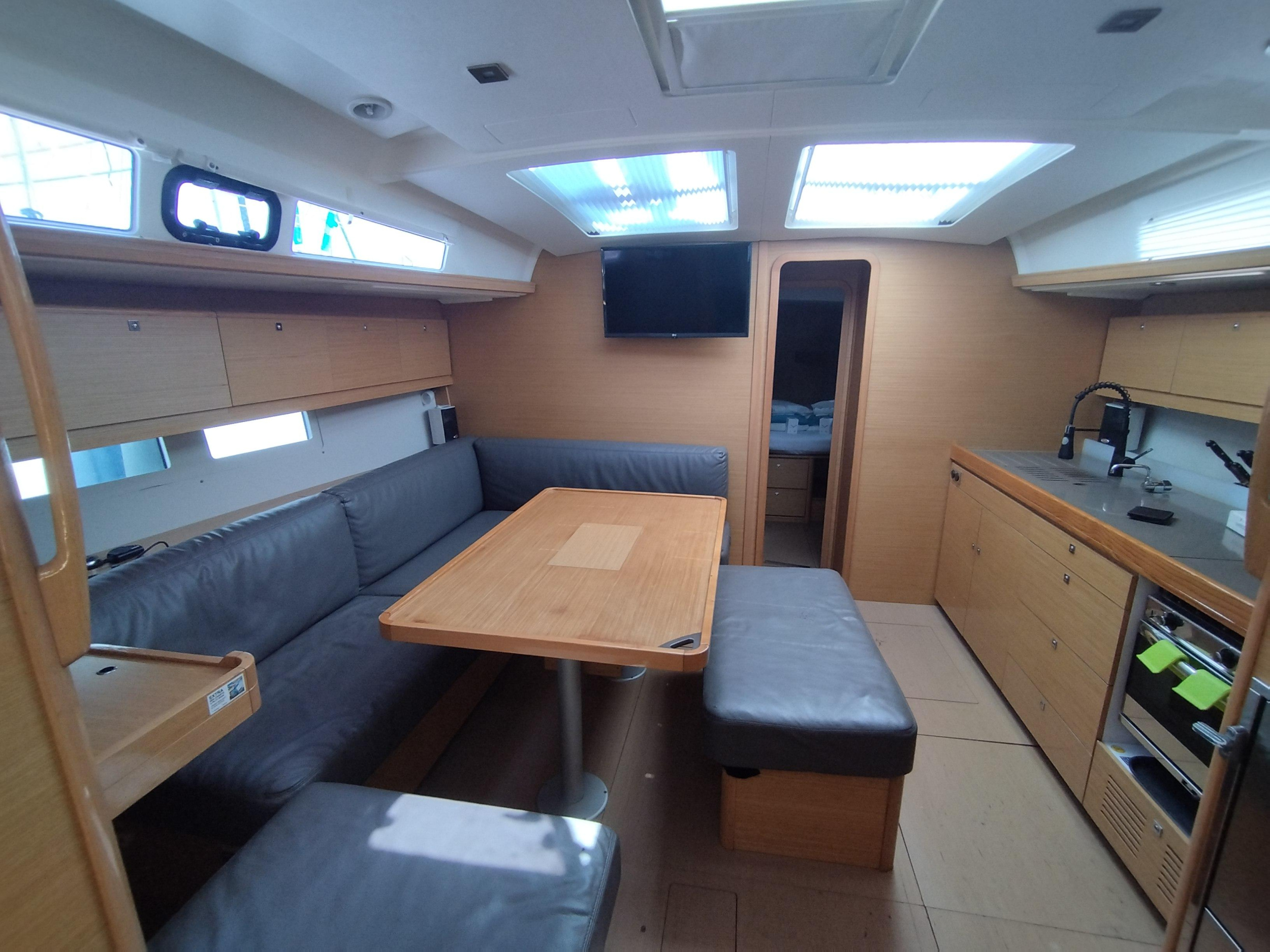 Dufour 460 Grand Large 5Cab — photo 17