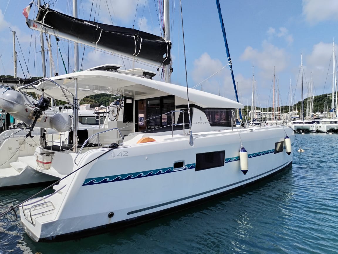 Lagoon 42 — photo 1