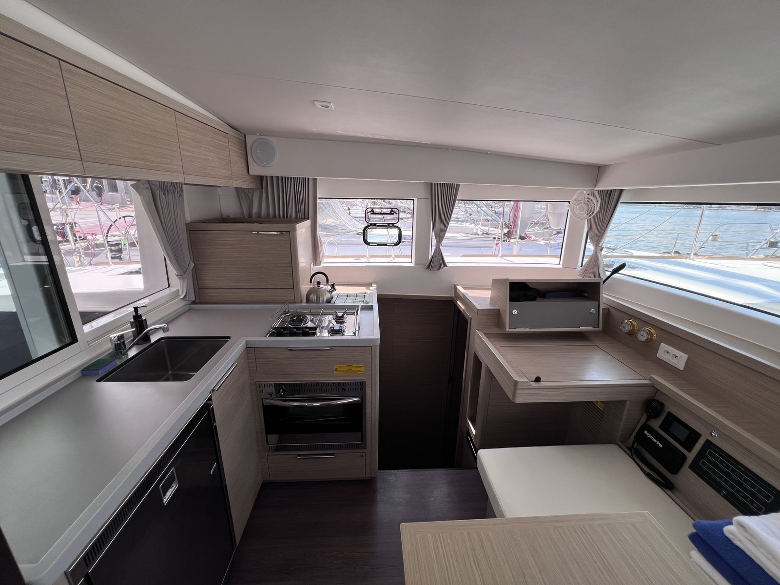 Lagoon 40 — photo 20