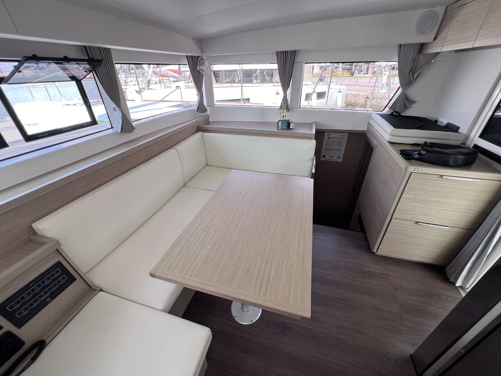 Lagoon 40 — photo 9