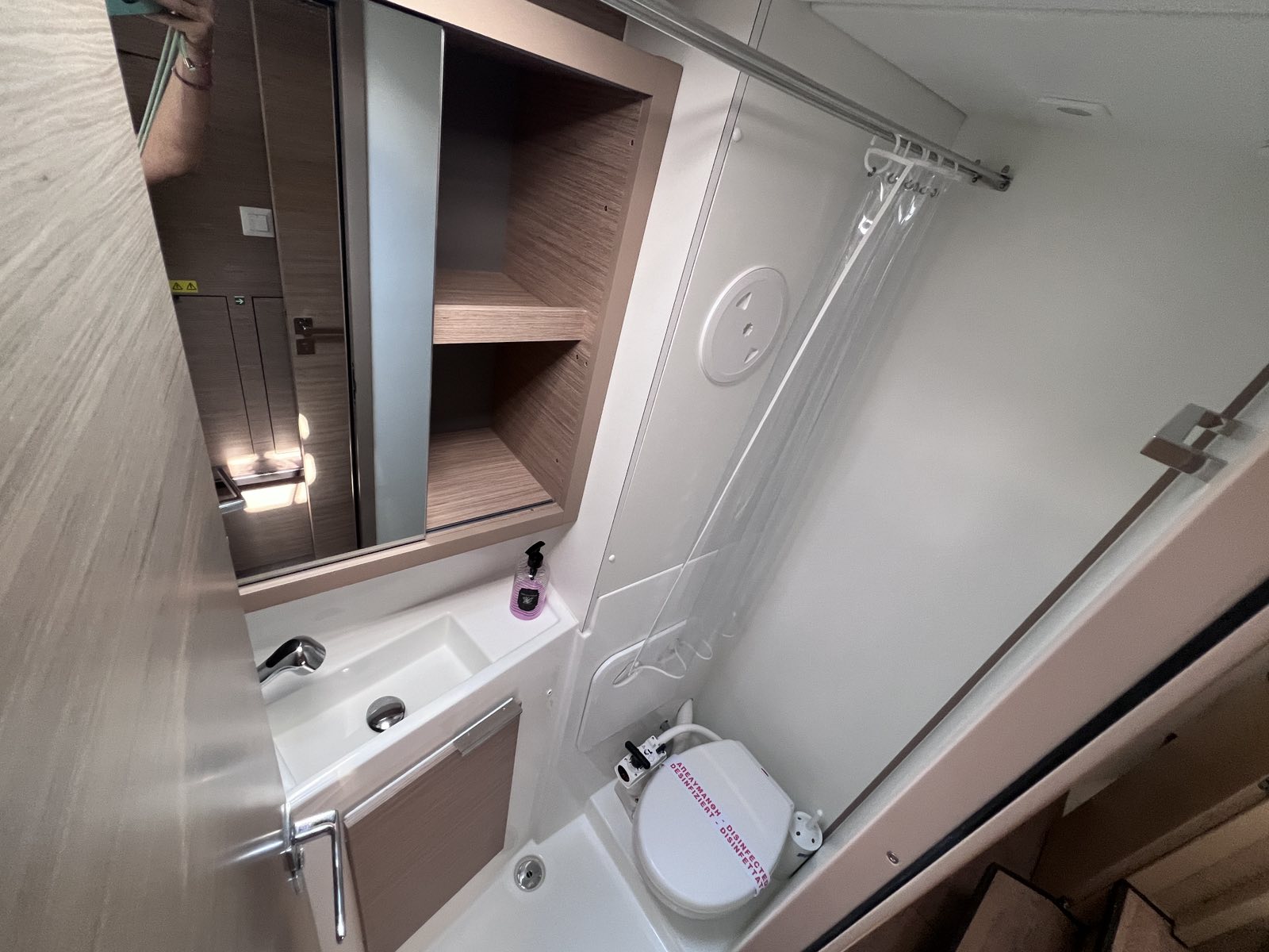 Lagoon 40 — photo 19