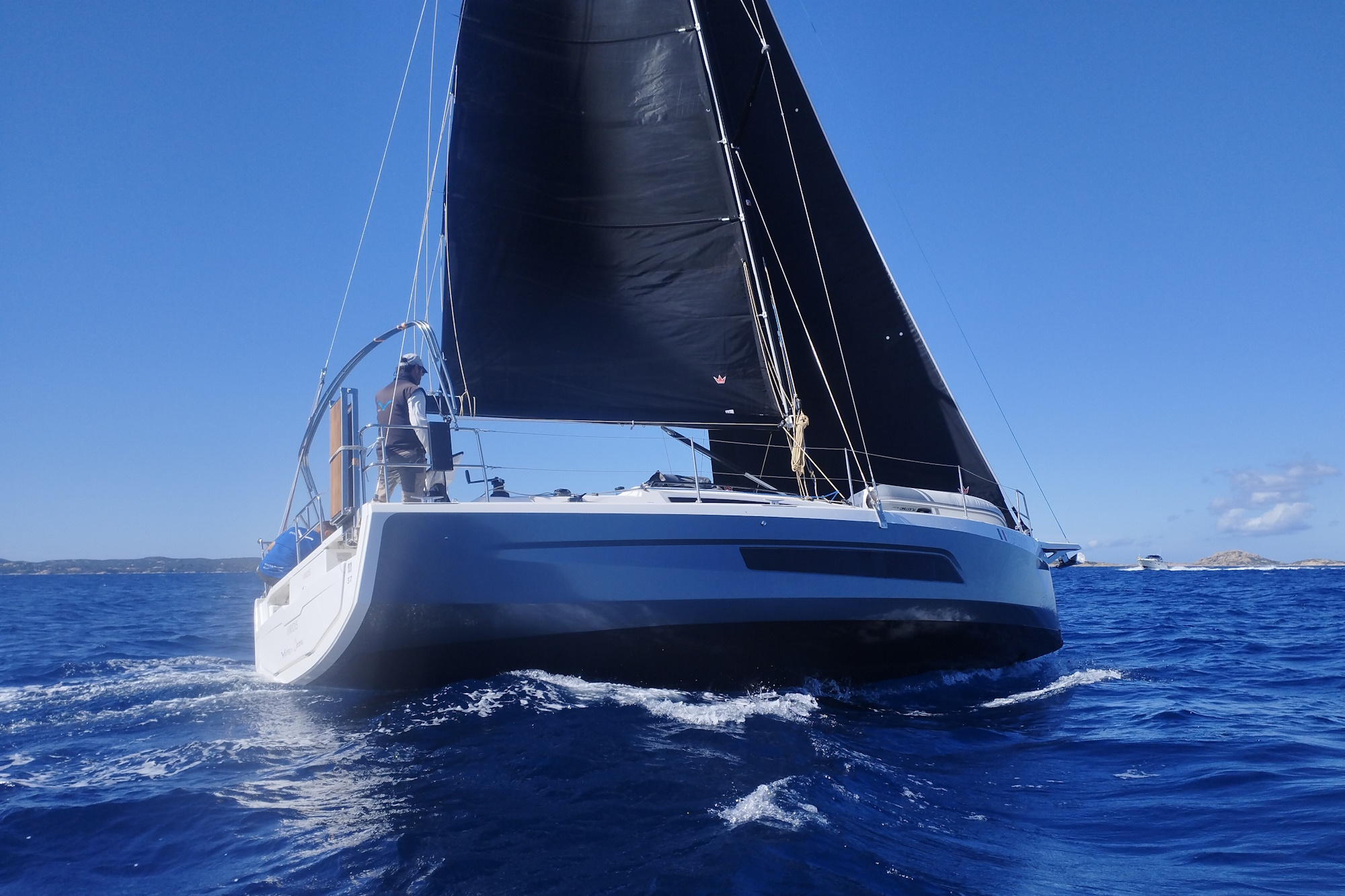 Dufour 37 Performance — photo 3