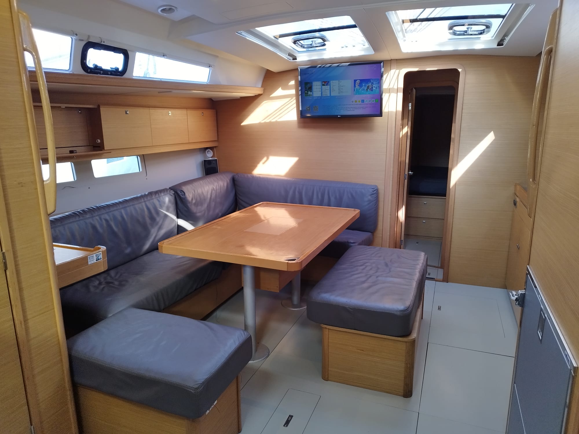 Dufour 460 Grand Large 5Cab — photo 11