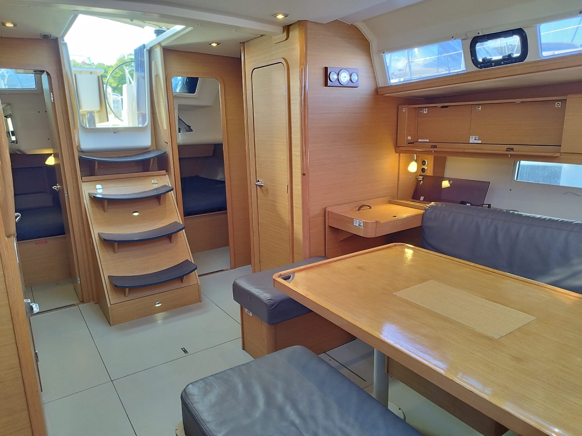 Dufour 460 Grand Large 5Cab — photo 26