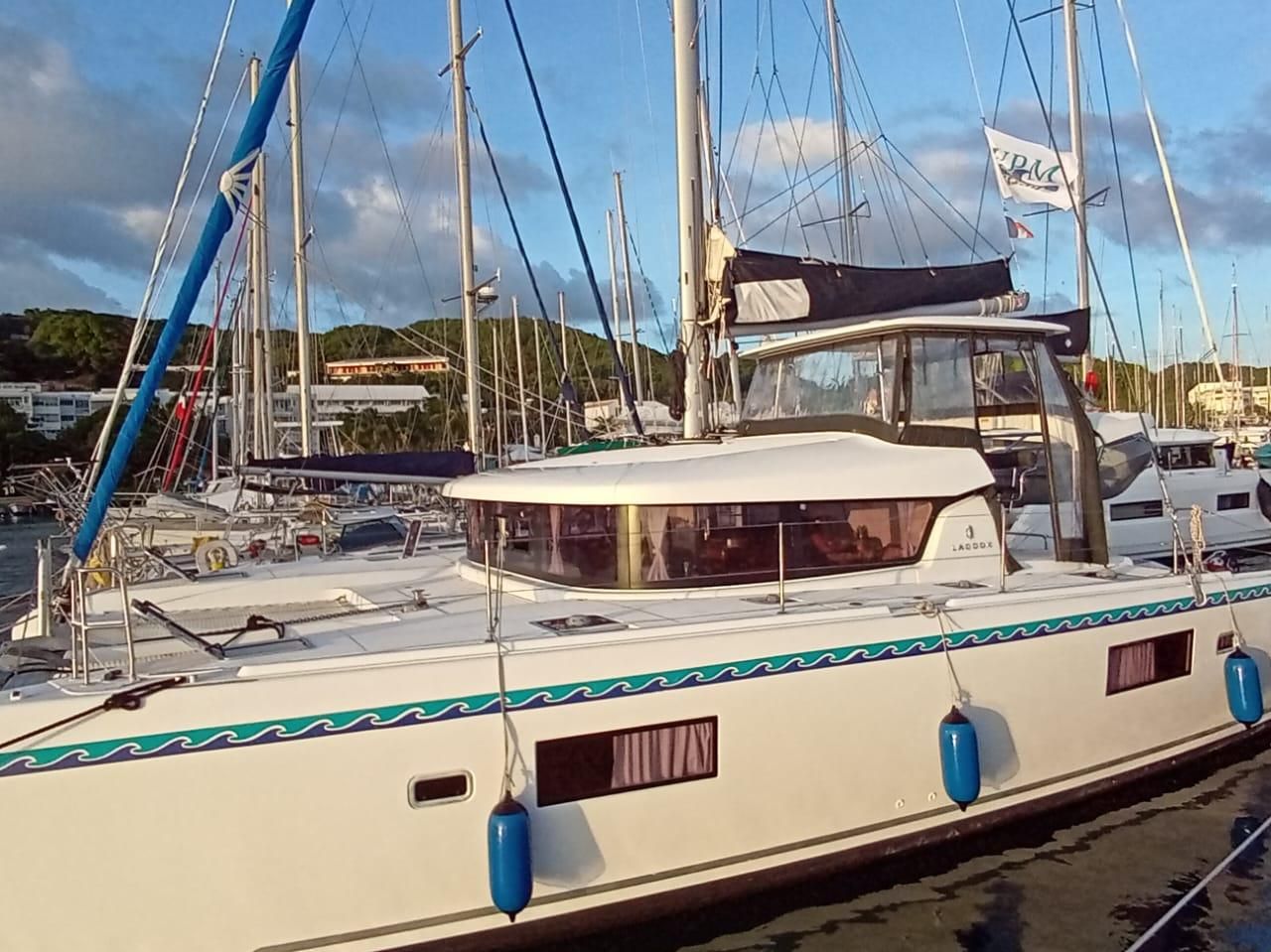 Lagoon 42 — photo 1