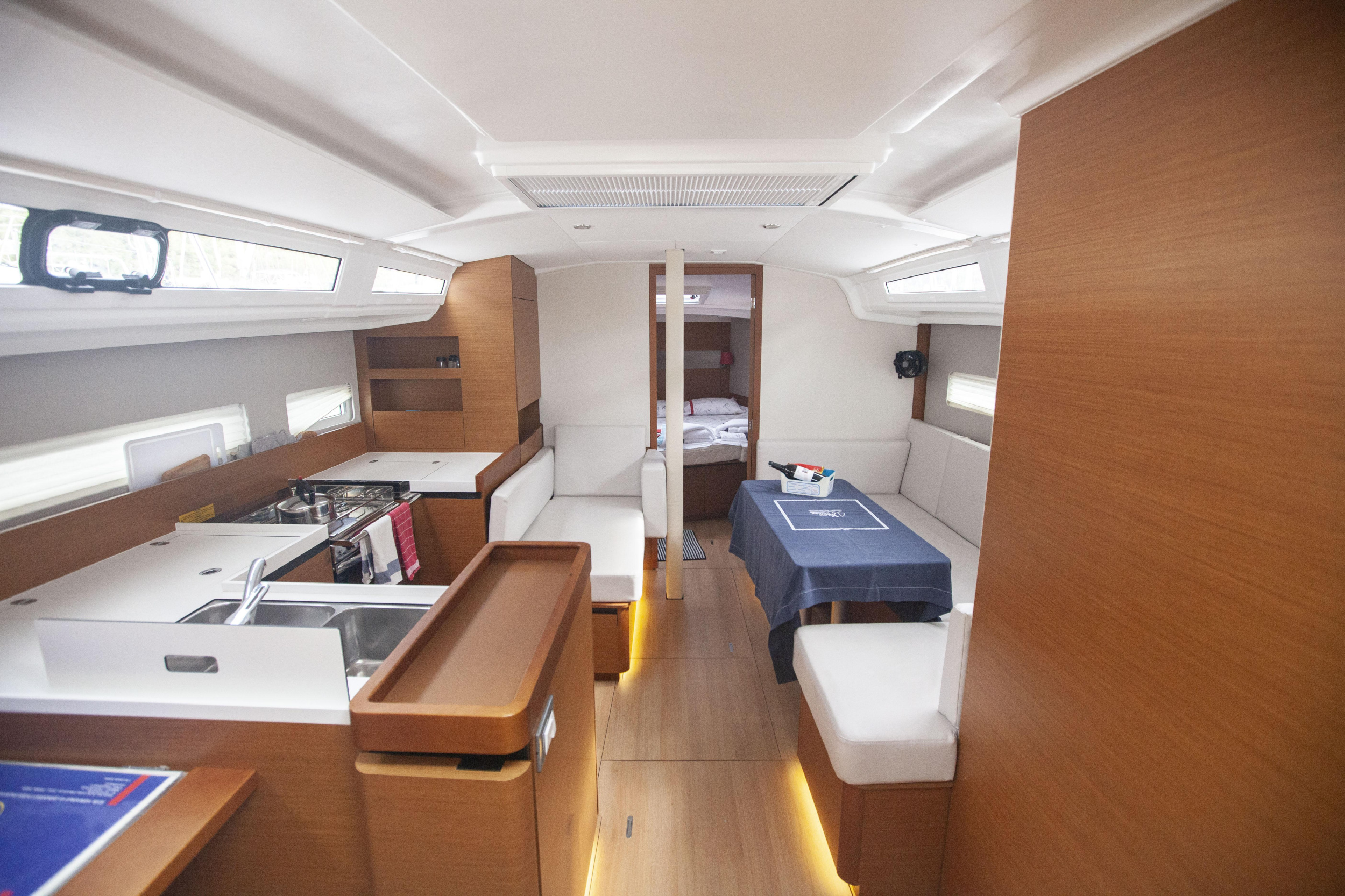 Sun Odyssey 410 — photo 4