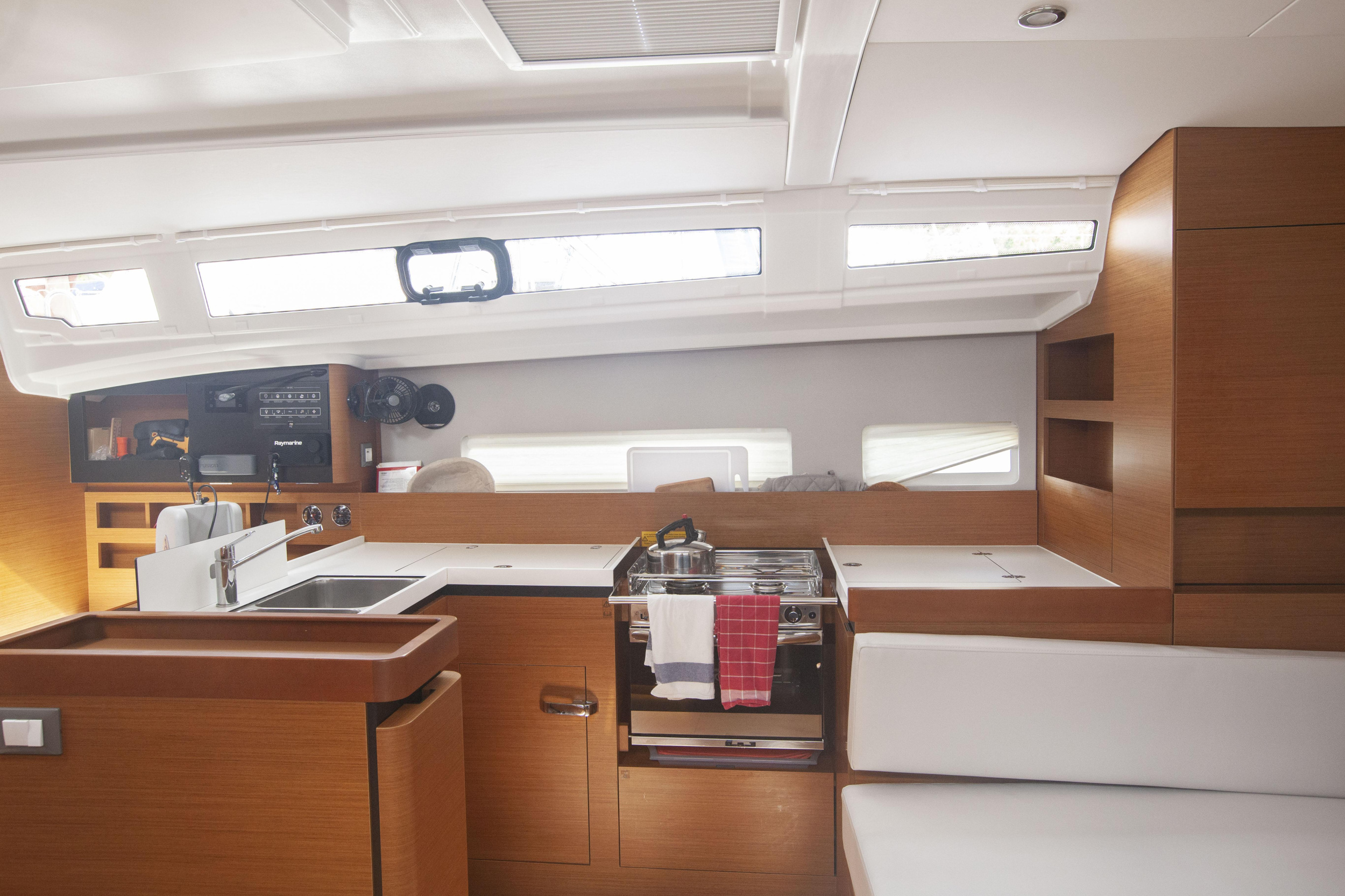 Sun Odyssey 410 — photo 2