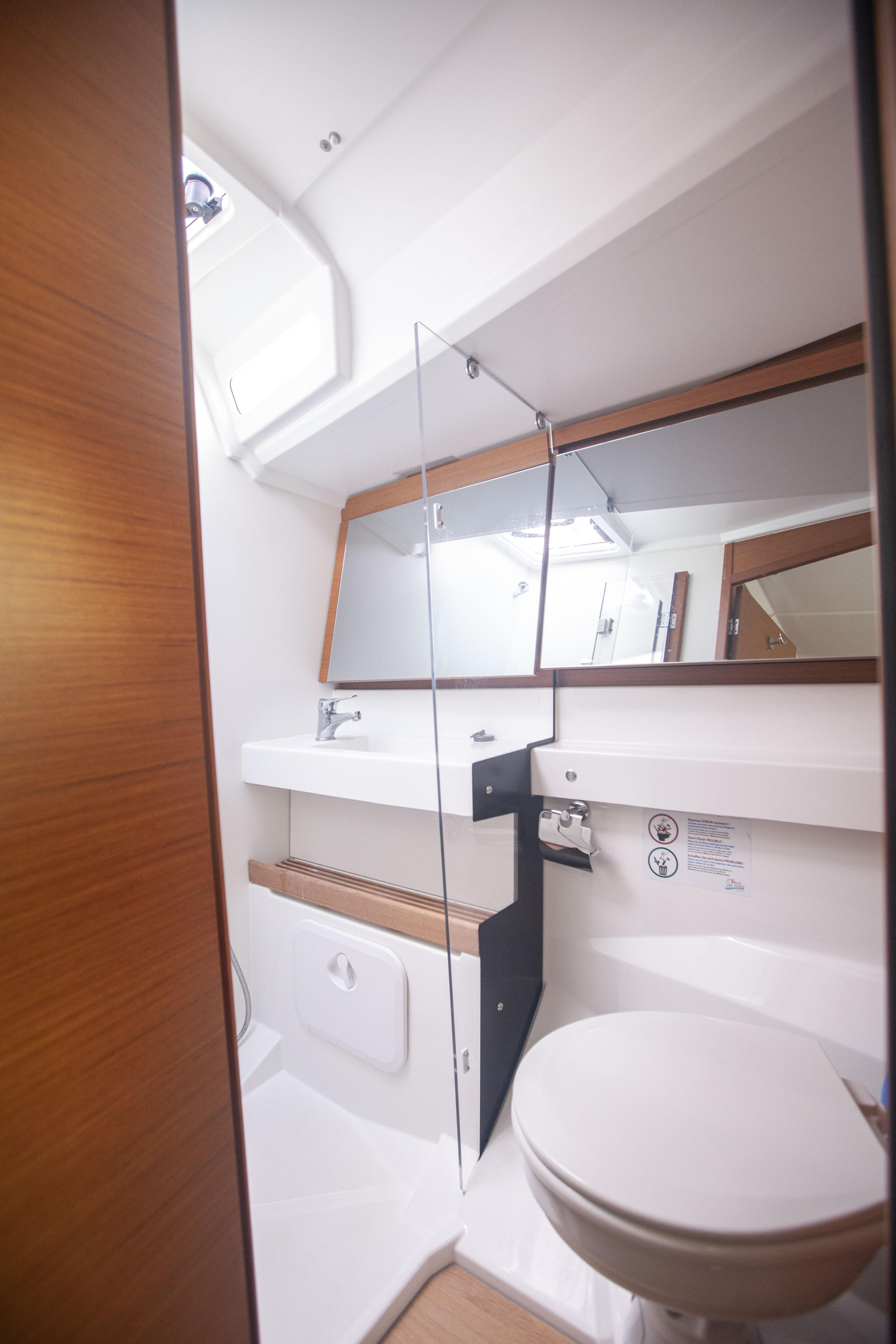 Sun Odyssey 440 — photo 4