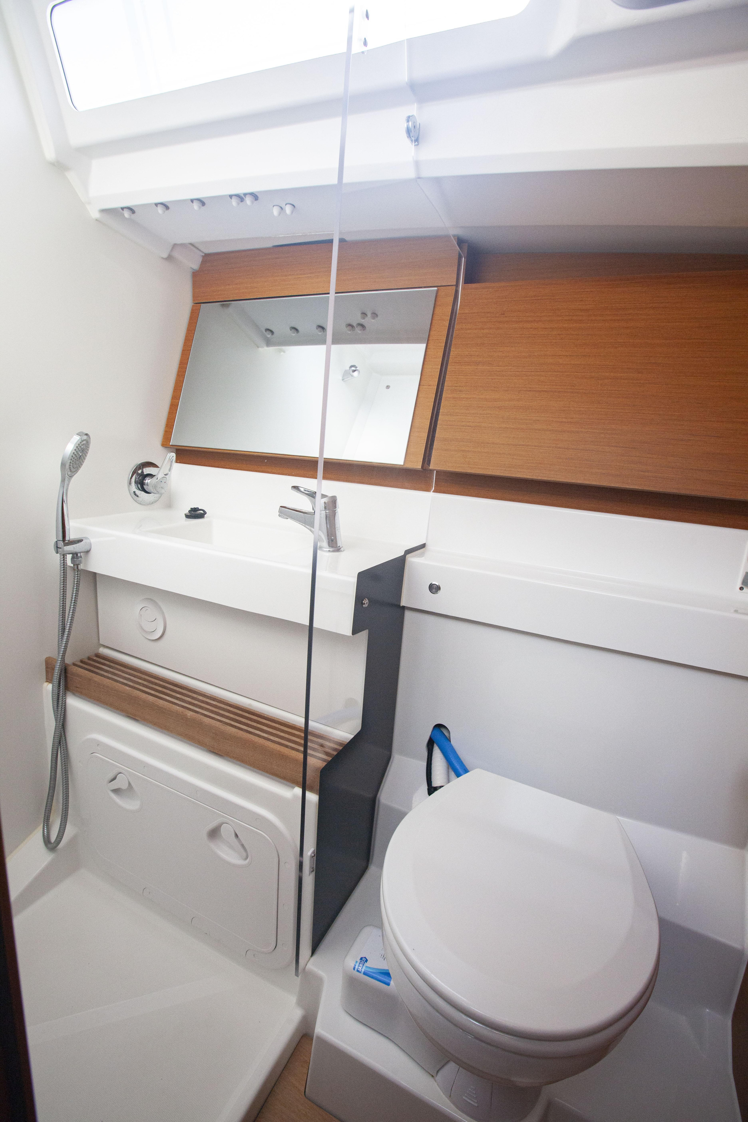Sun Odyssey 440 — photo 5