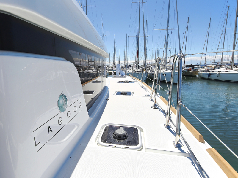 Lagoon 39 — photo 105