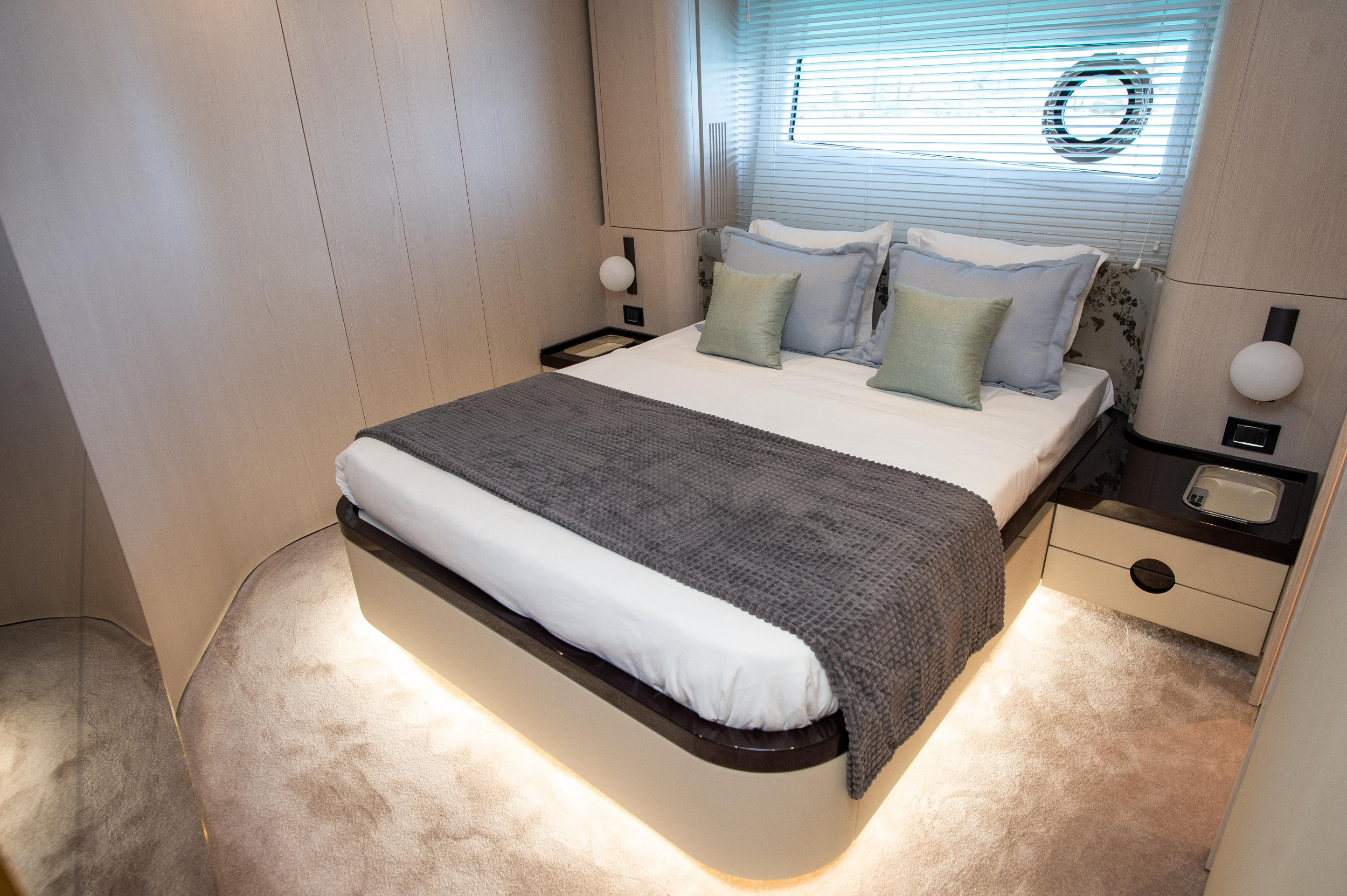 Azimut 78 Fly — photo 26