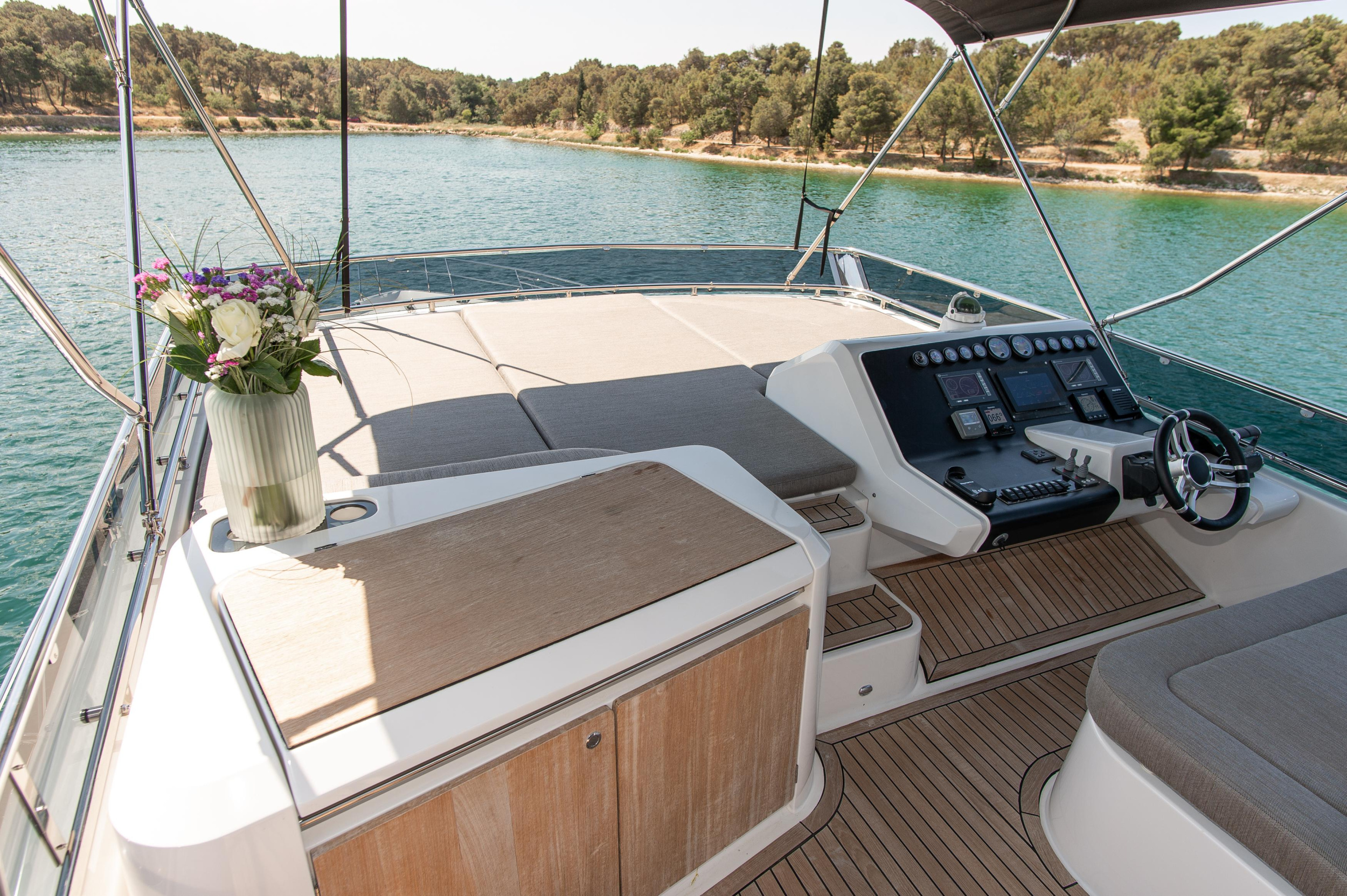 Galeon 640 Fly — photo 20
