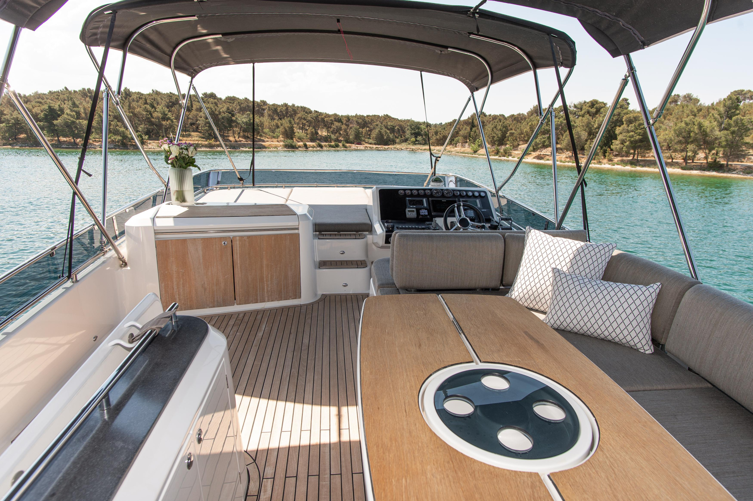 Galeon 640 Fly — photo 37