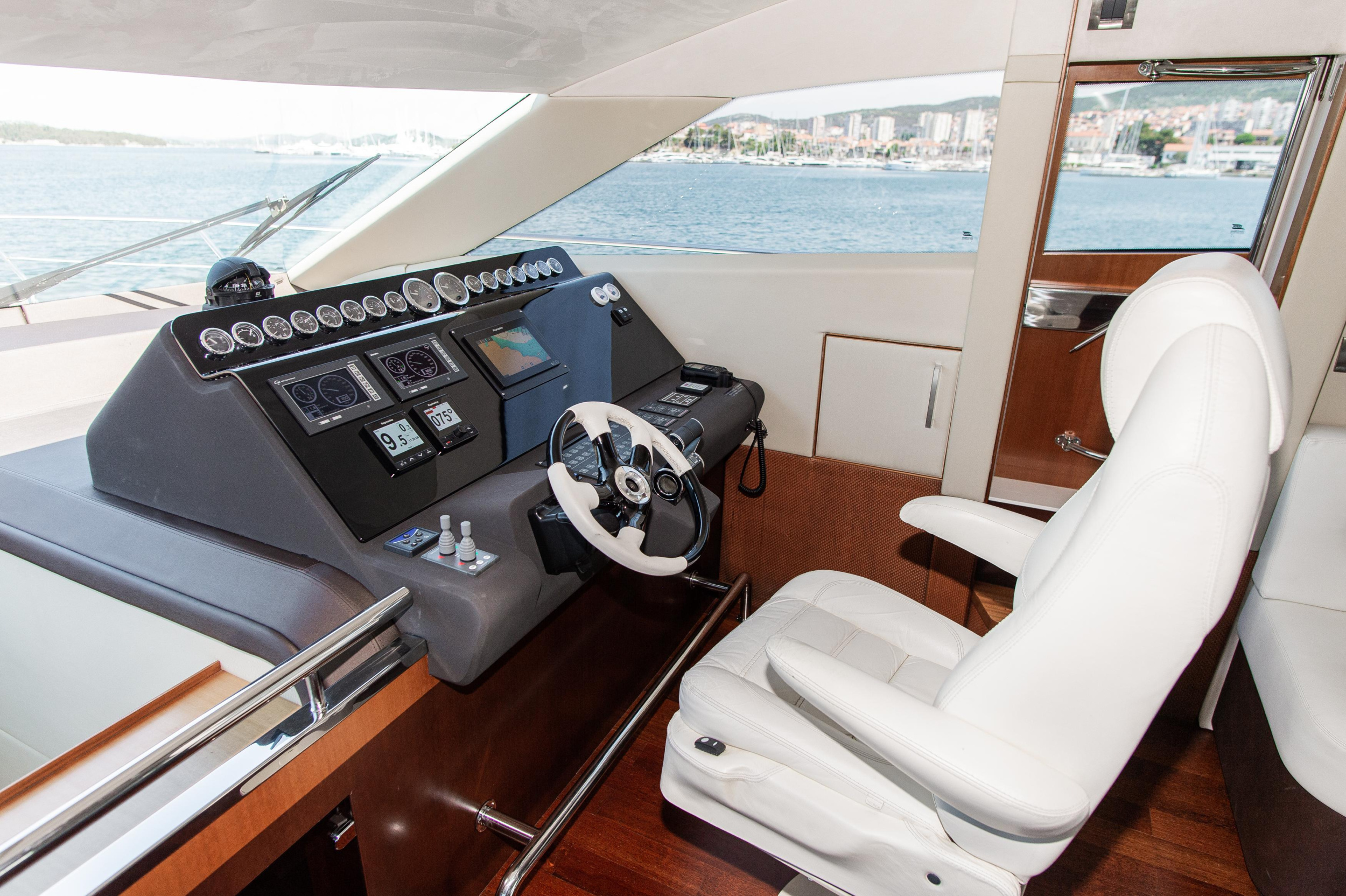Galeon 640 Fly — photo 29