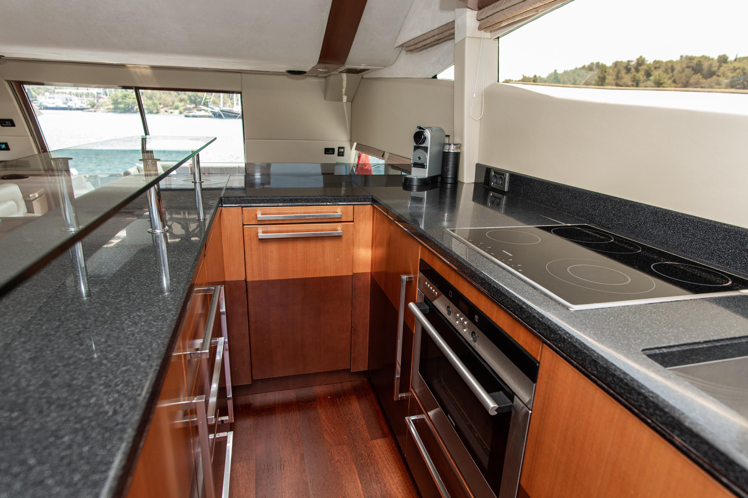 Galeon 640 Fly — photo 11