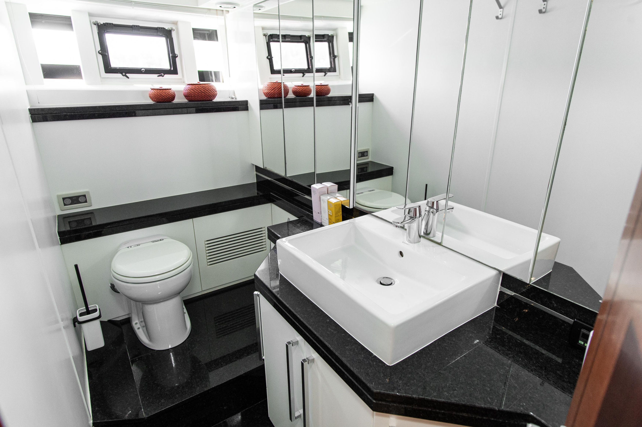 Galeon 640 Fly — photo 32