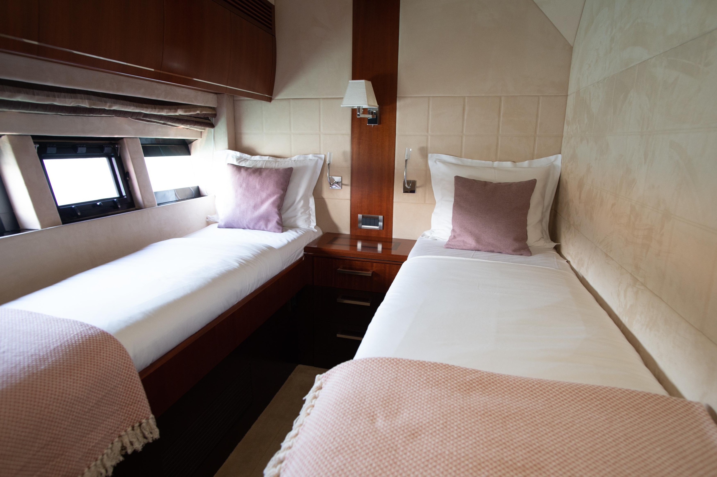 Galeon 640 Fly — photo 31