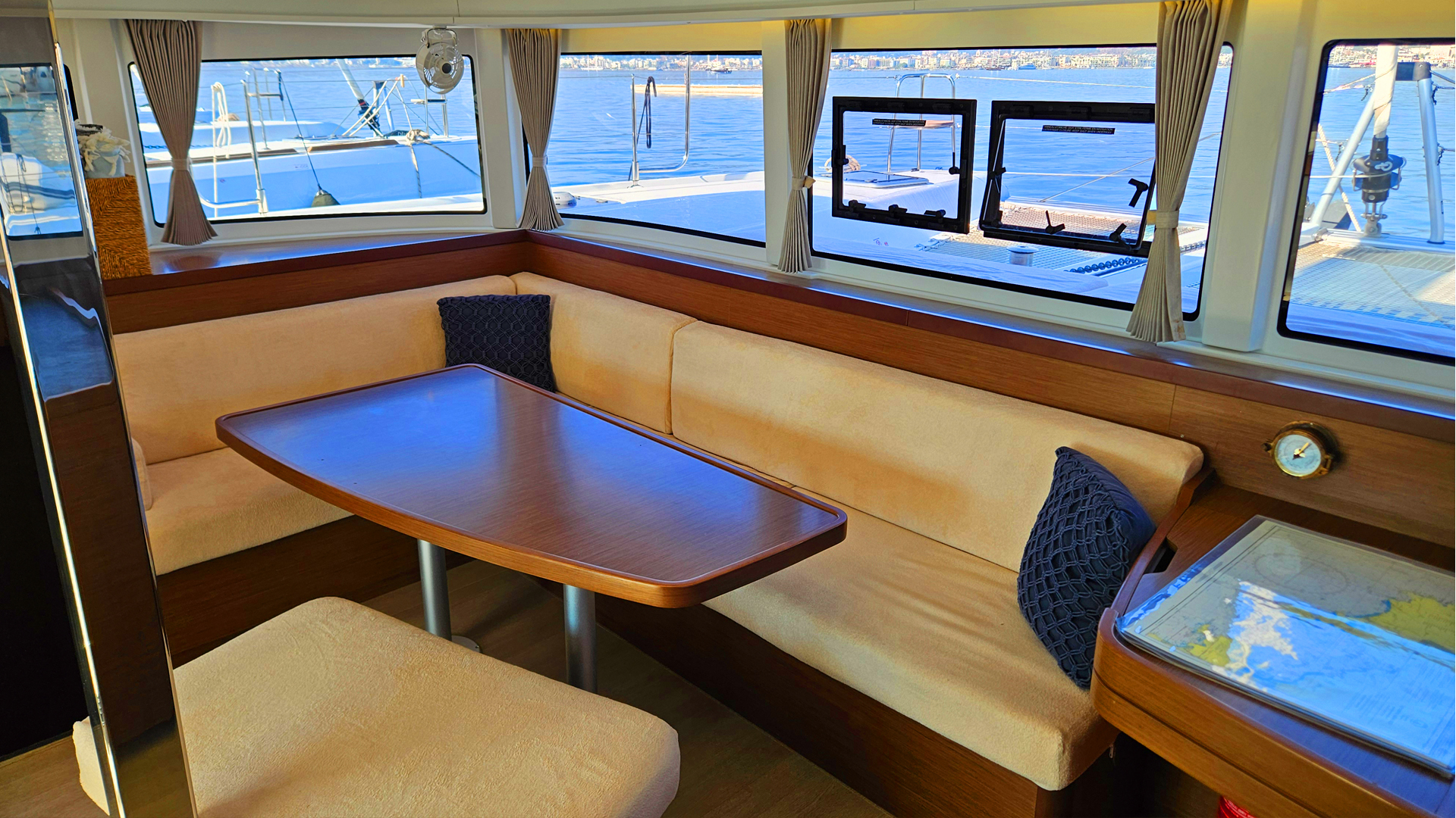 Lagoon 42 — photo 11