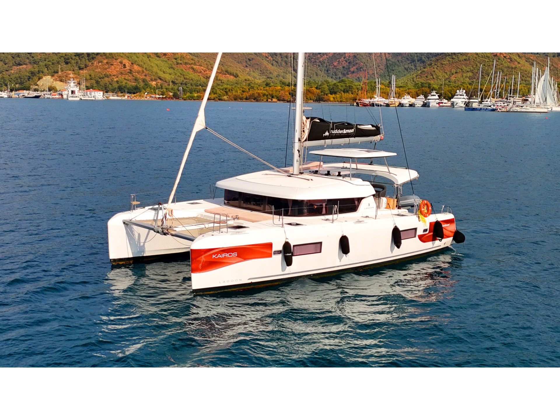 Lagoon 42 — photo 1