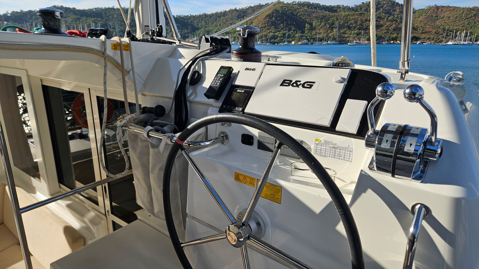Lagoon 40 — photo 3