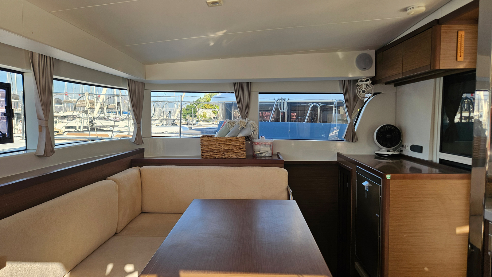 Lagoon 40 — photo 11