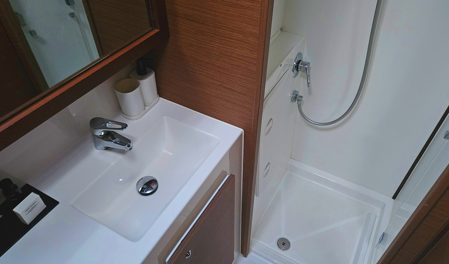 Lagoon 42 — photo 2