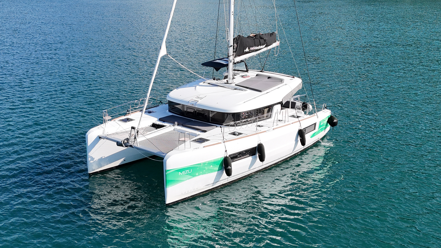 Lagoon 40 — photo 2