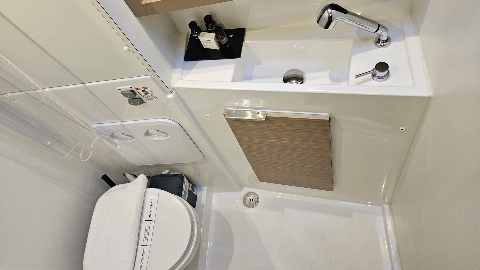 Lagoon 40 — photo 7