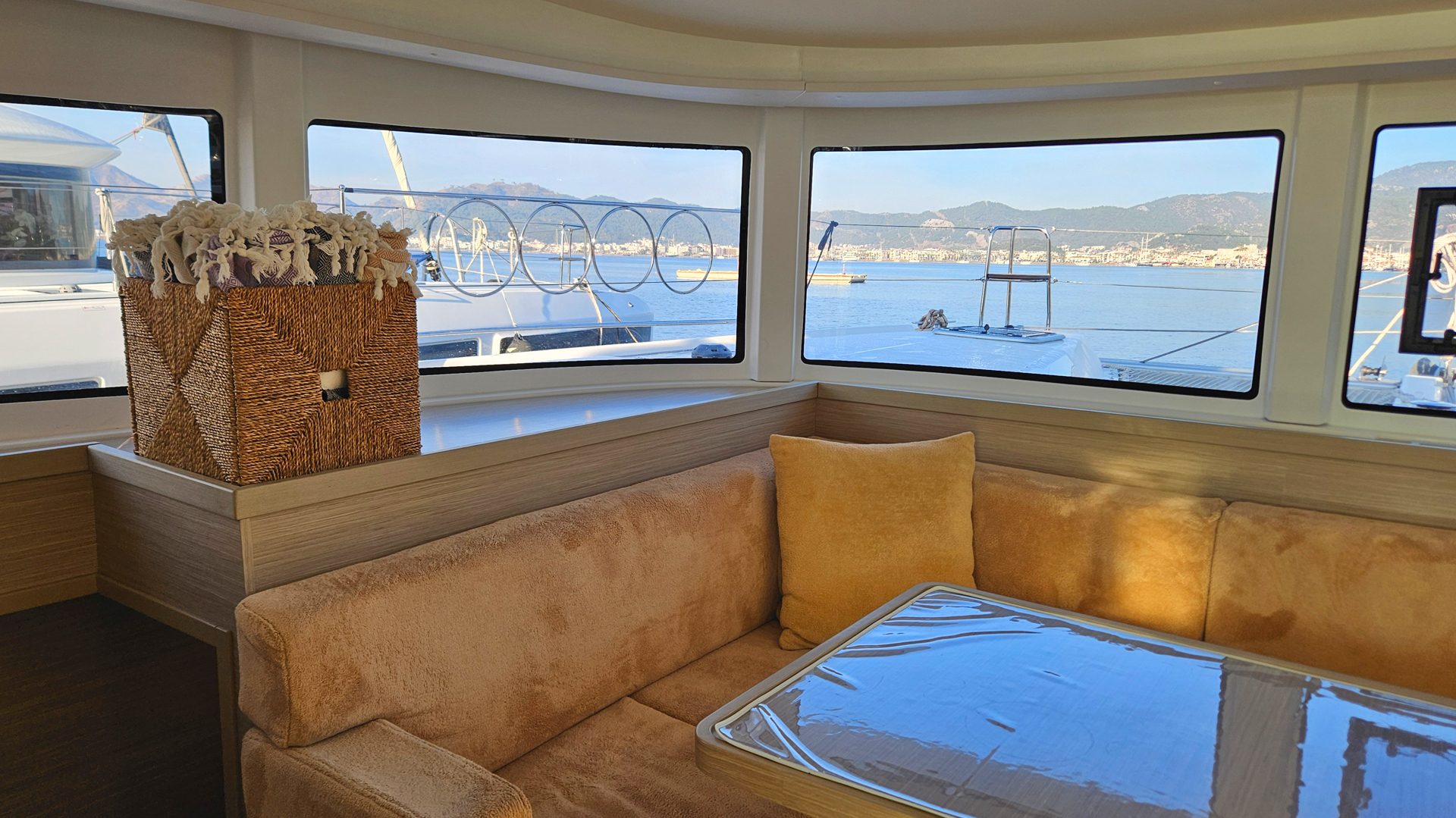 Lagoon 42 — photo 11