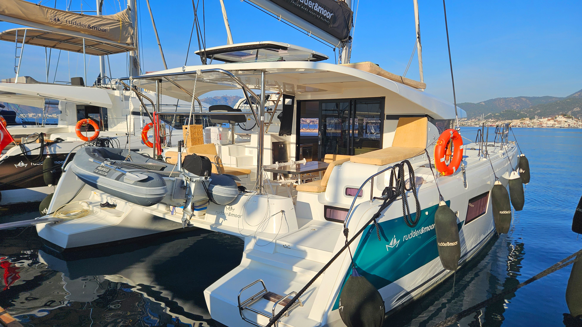 Lagoon 42 — photo 3