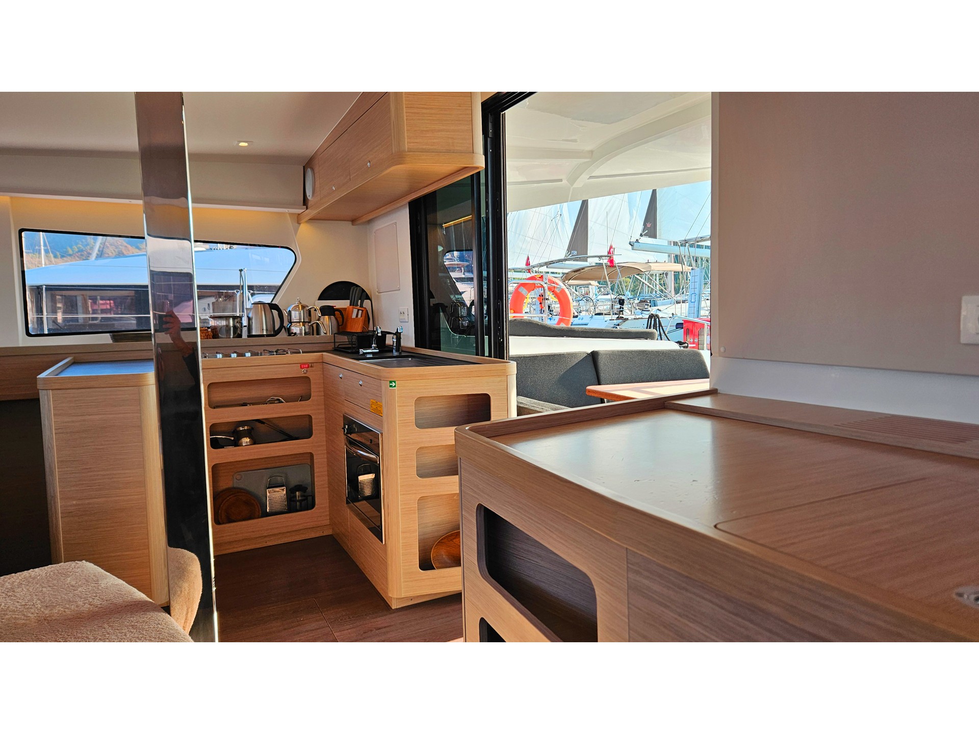 Lagoon 42 — photo 11