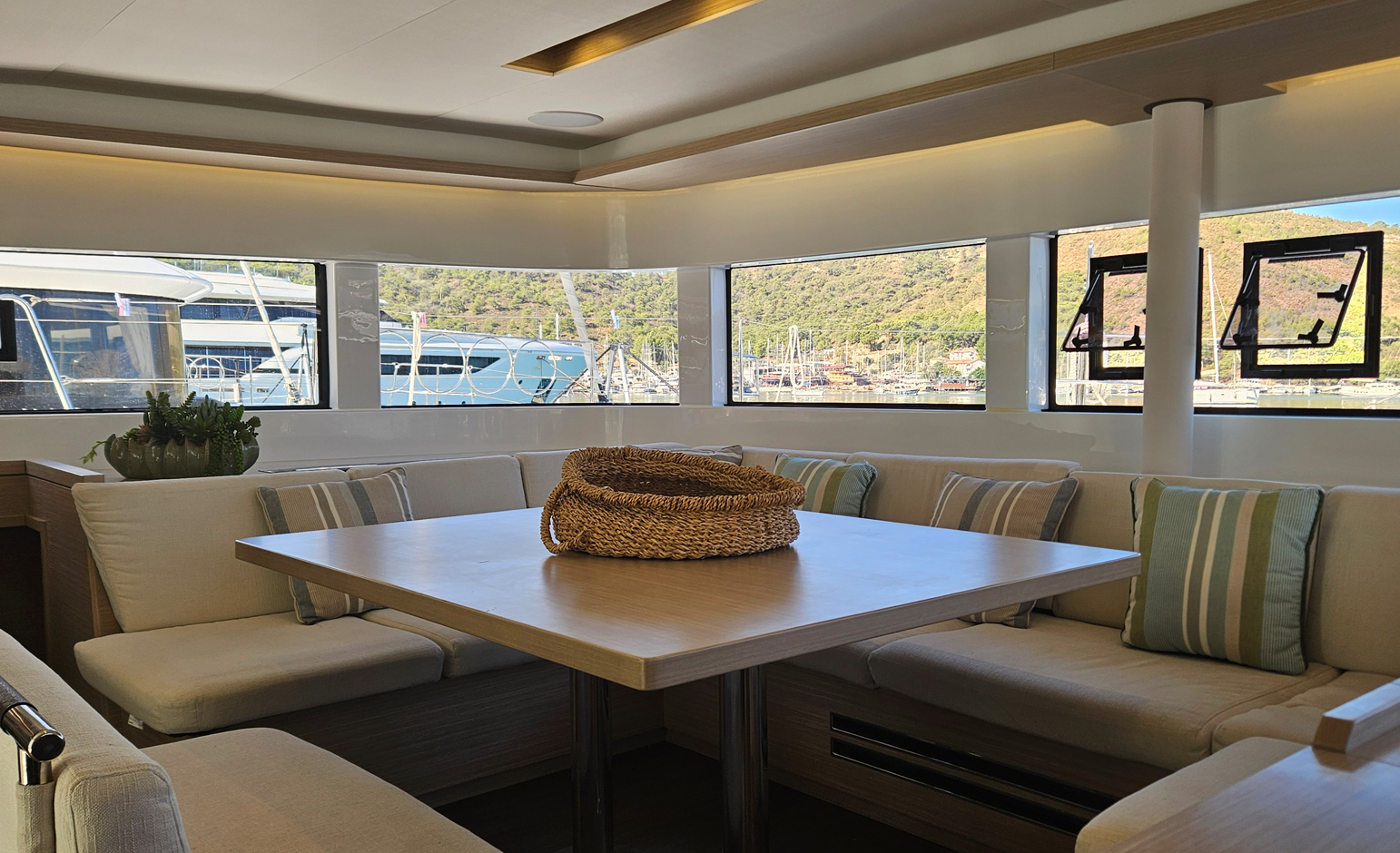 Lagoon 51 — photo 2