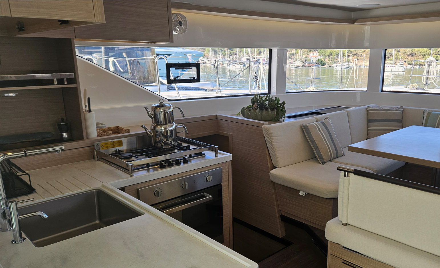 Lagoon 51 — photo 18